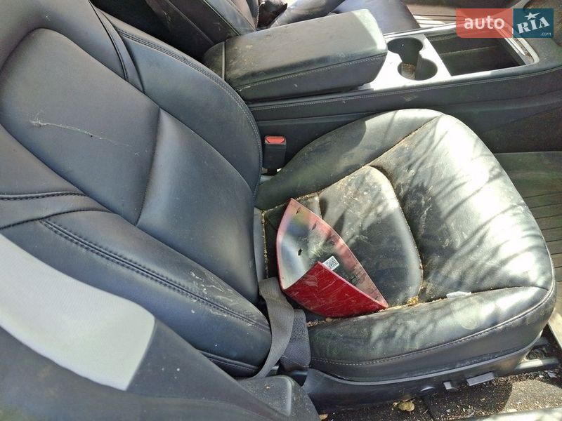 Седан Tesla Model 3 2021 в Киеве
