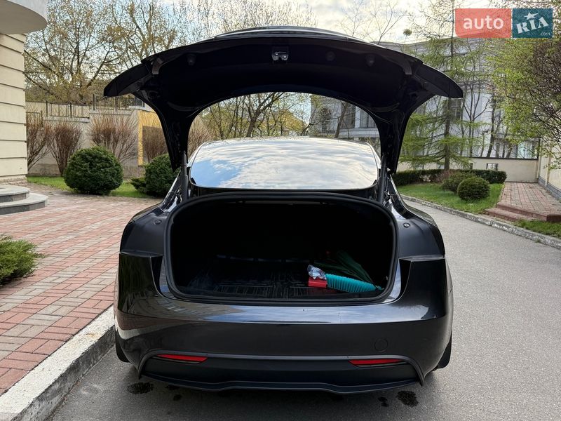 Седан Tesla Model 3 2024 в Києві