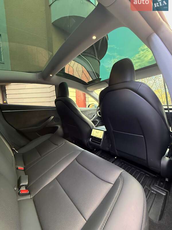 Седан Tesla Model 3 2024 в Києві