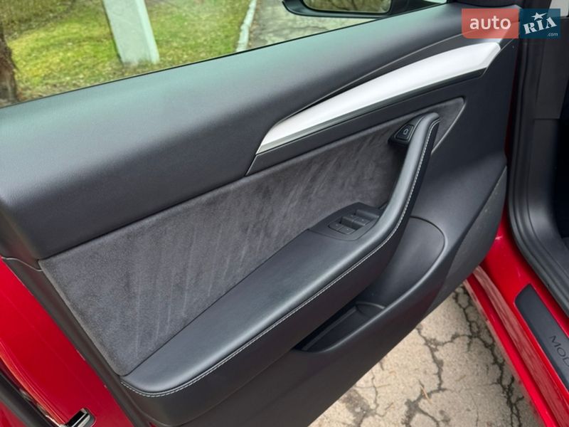 Седан Tesla Model 3 2021 в Ровно