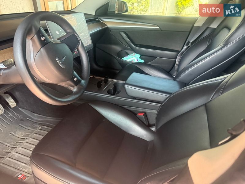 Седан Tesla Model 3 2021 в Виннице