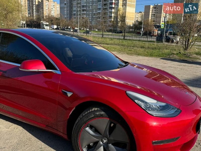 Седан Tesla Model 3 2018 в Києві