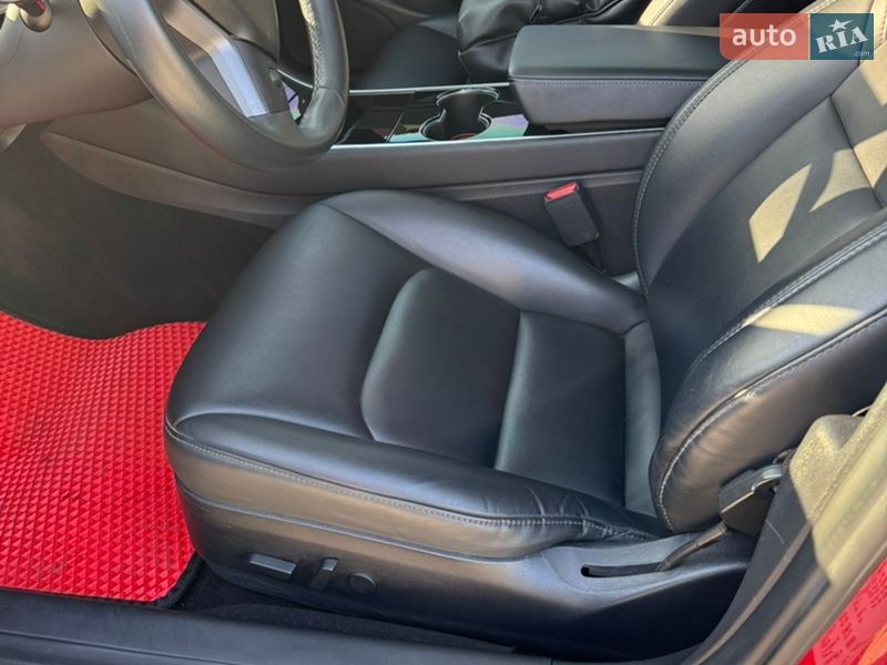 Седан Tesla Model 3 2018 в Києві