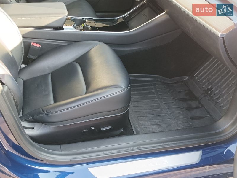 Седан Tesla Model 3 2019 в Киеве