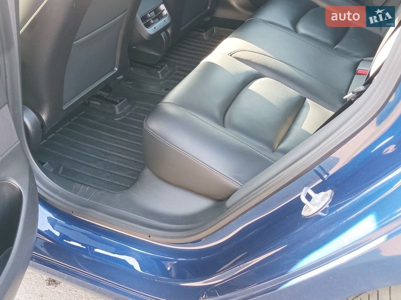 Седан Tesla Model 3 2019 в Киеве