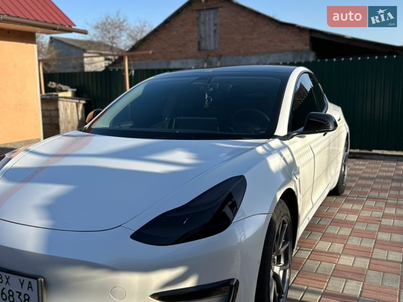 Седан Tesla Model 3 2021 в Хмельницком