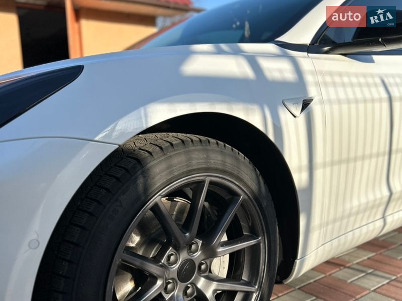 Седан Tesla Model 3 2021 в Хмельницком