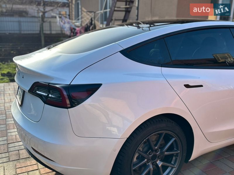 Седан Tesla Model 3 2021 в Хмельницком
