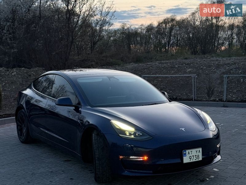 Седан Tesla Model 3 2022 в Ивано-Франковске