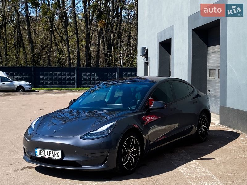 Седан Tesla Model 3 2018 в Києві