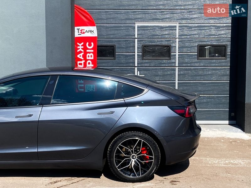 Седан Tesla Model 3 2018 в Києві
