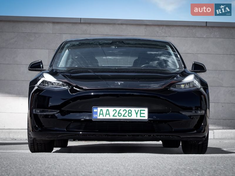 Седан Tesla Model 3 2018 в Киеве