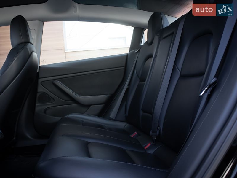 Седан Tesla Model 3 2018 в Киеве