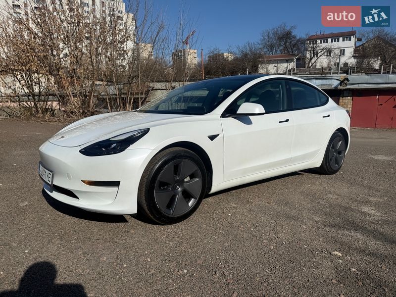 Седан Tesla Model 3 2023 в Києві