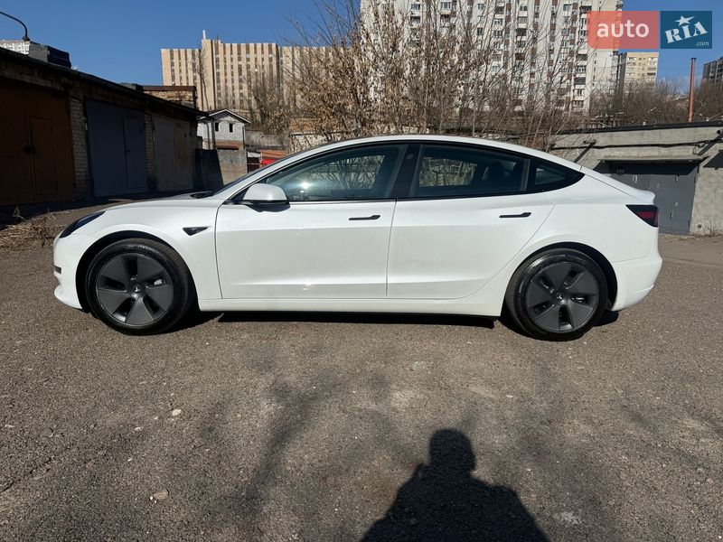 Седан Tesla Model 3 2023 в Києві