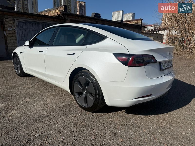 Седан Tesla Model 3 2023 в Києві
