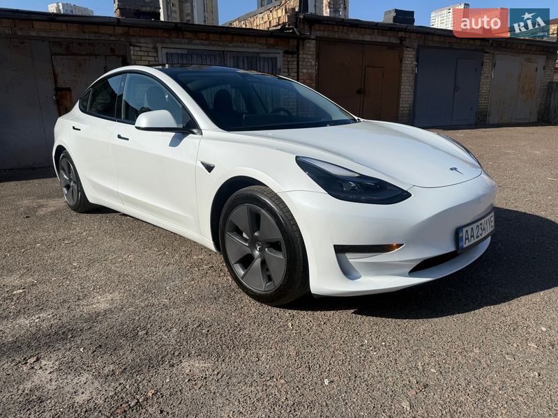 Седан Tesla Model 3 2023 в Києві