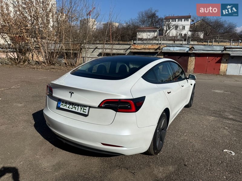 Седан Tesla Model 3 2023 в Києві