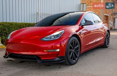 Седан Tesla Model 3 2021 в Чернівцях