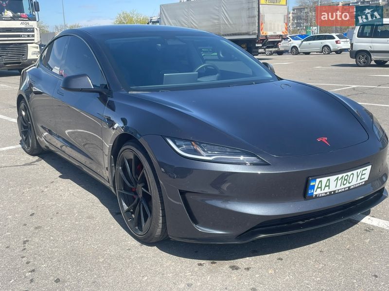 Седан Tesla Model 3 2024 в Киеве
