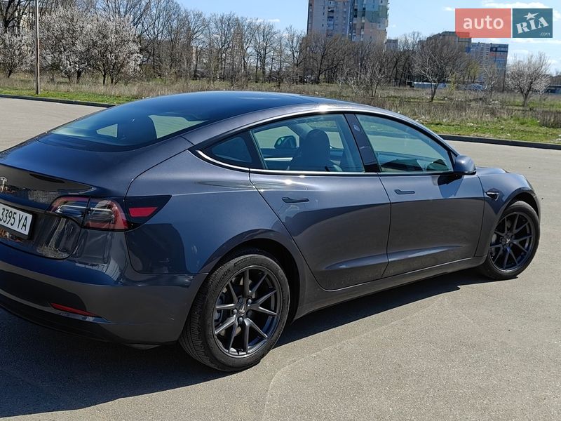 Седан Tesla Model 3 2023 в Кропивницком