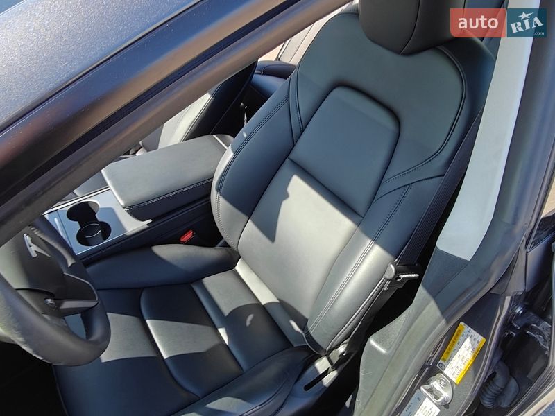 Седан Tesla Model 3 2023 в Кропивницком