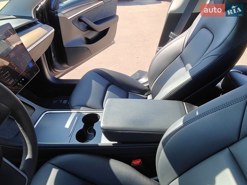 Седан Tesla Model 3 2023 в Кропивницком