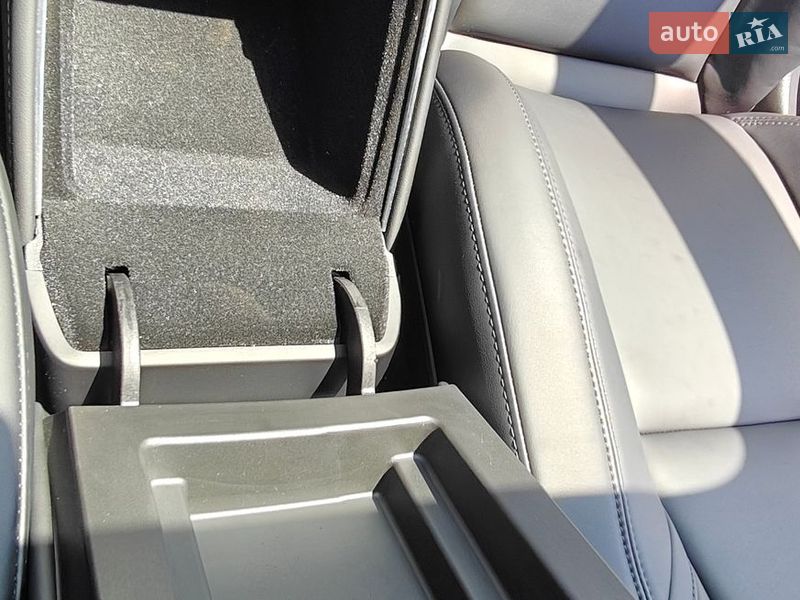 Седан Tesla Model 3 2023 в Кропивницком