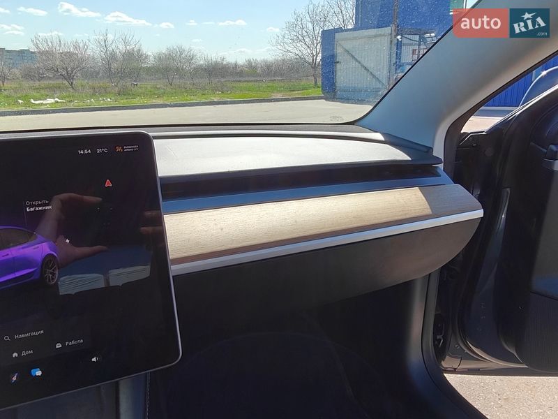 Седан Tesla Model 3 2023 в Кропивницком