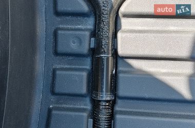 Седан Tesla Model 3 2023 в Кропивницком