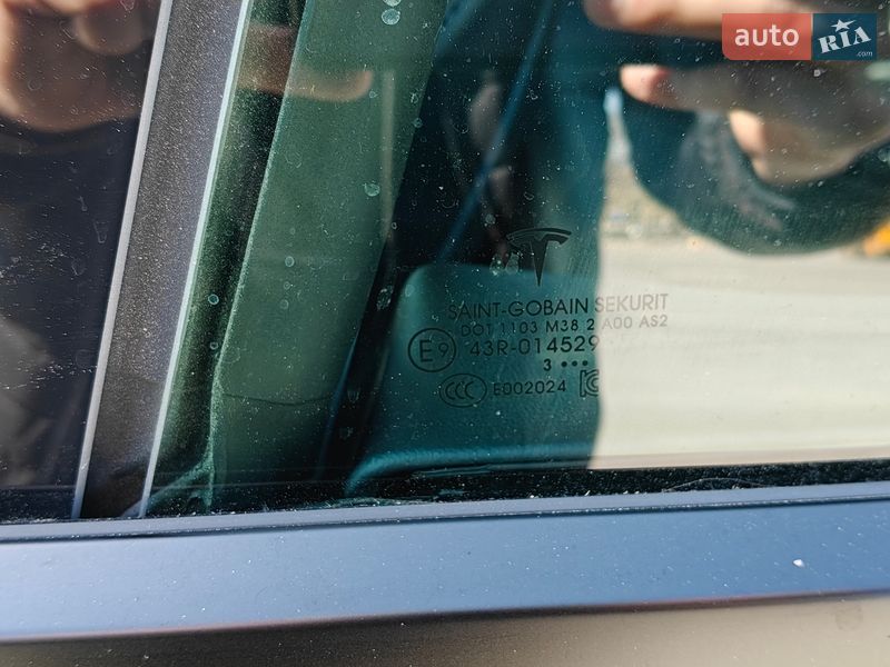 Седан Tesla Model 3 2023 в Кропивницком