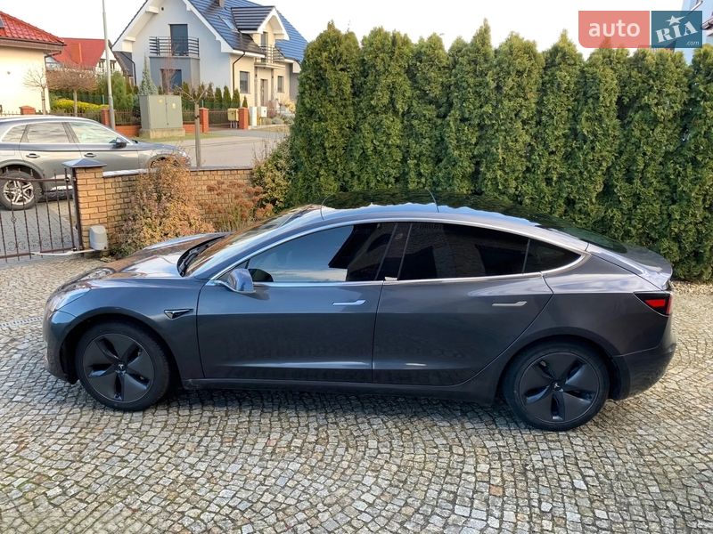 Седан Tesla Model 3 2020 в Тернополе