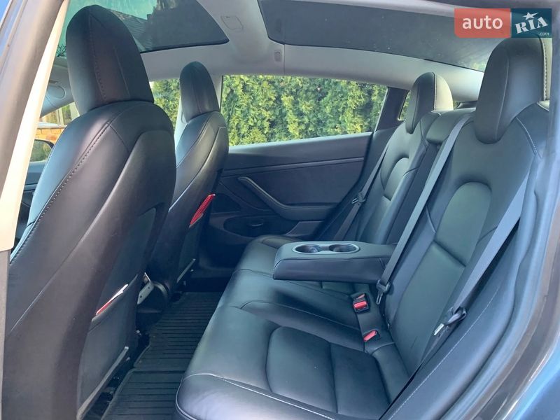 Седан Tesla Model 3 2020 в Тернополе
