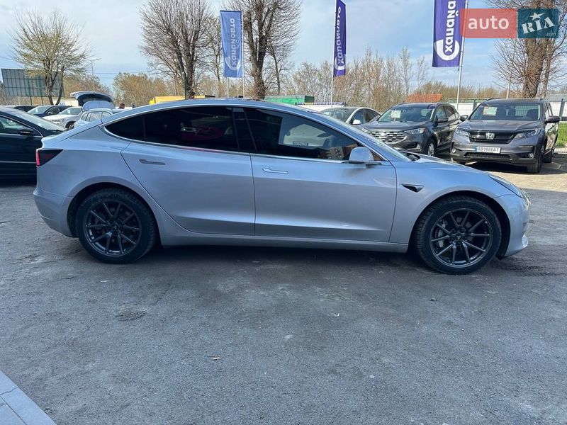 Седан Tesla Model 3 2018 в Виннице