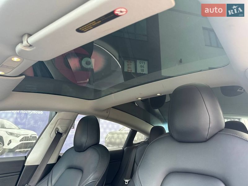 Седан Tesla Model 3 2018 в Виннице