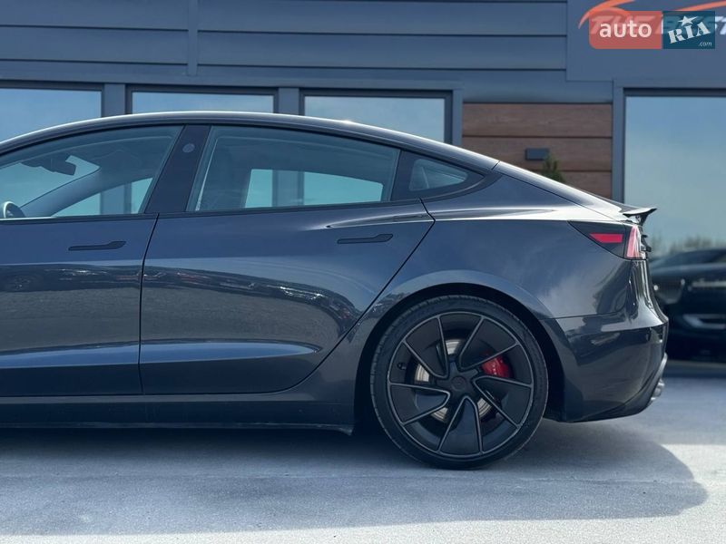Седан Tesla Model 3 2024 в Рівному