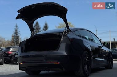 Седан Tesla Model 3 2024 в Рівному