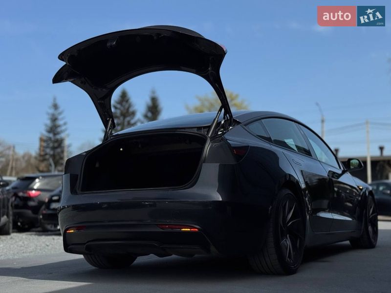 Седан Tesla Model 3 2024 в Рівному