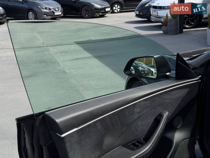 Седан Tesla Model 3 2024 в Рівному