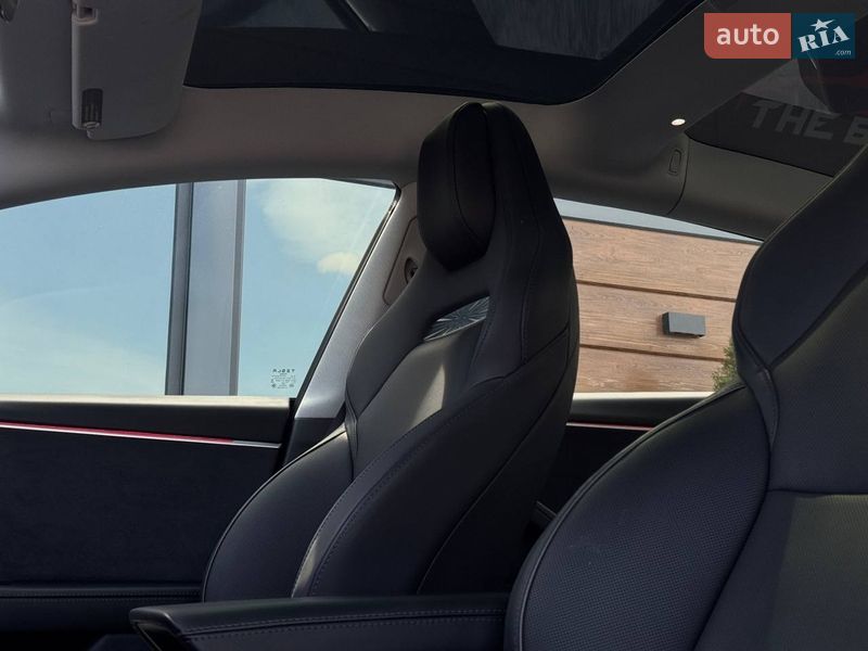 Седан Tesla Model 3 2024 в Рівному