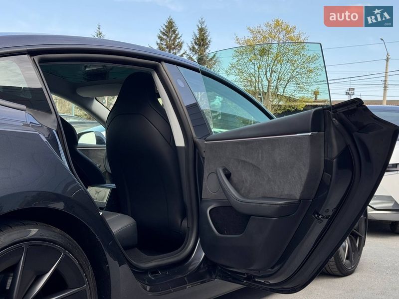 Седан Tesla Model 3 2024 в Рівному