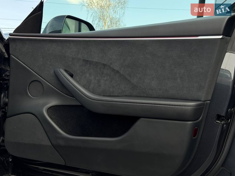 Седан Tesla Model 3 2024 в Рівному