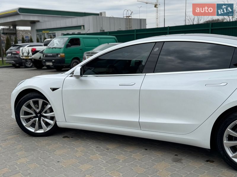 Седан Tesla Model 3 2019 в Самборе