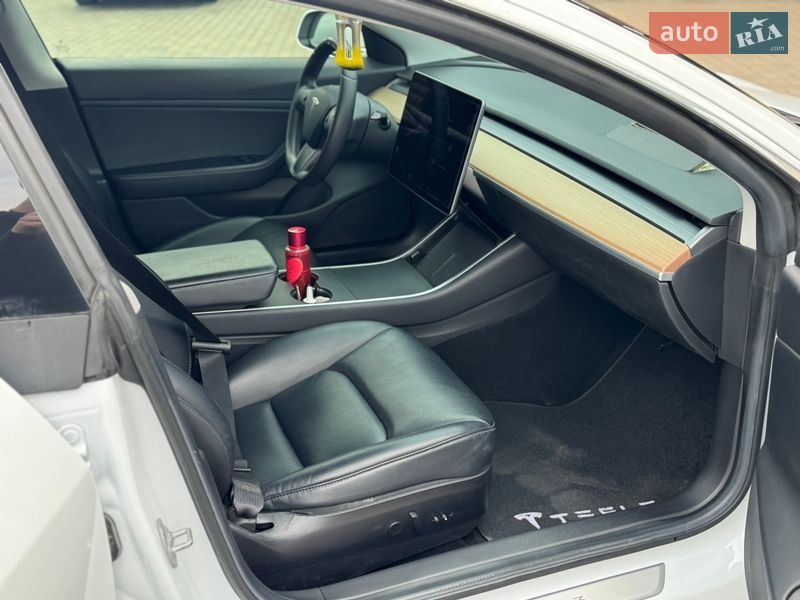 Седан Tesla Model 3 2019 в Самборе