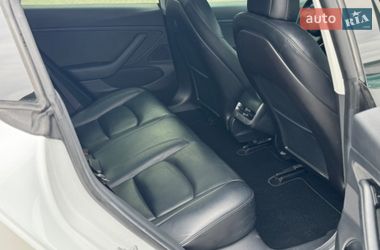 Седан Tesla Model 3 2019 в Самборі