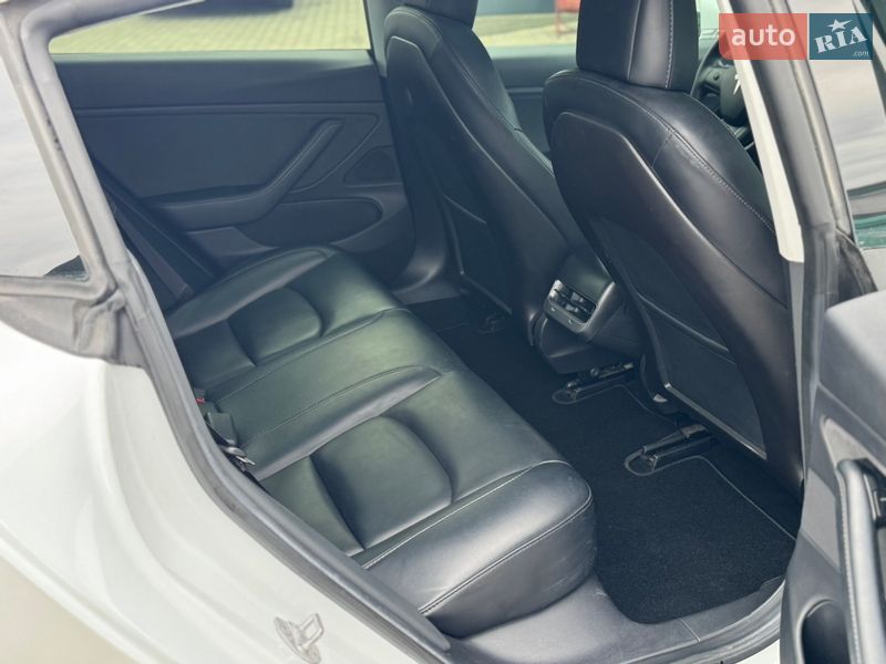 Седан Tesla Model 3 2019 в Самборе