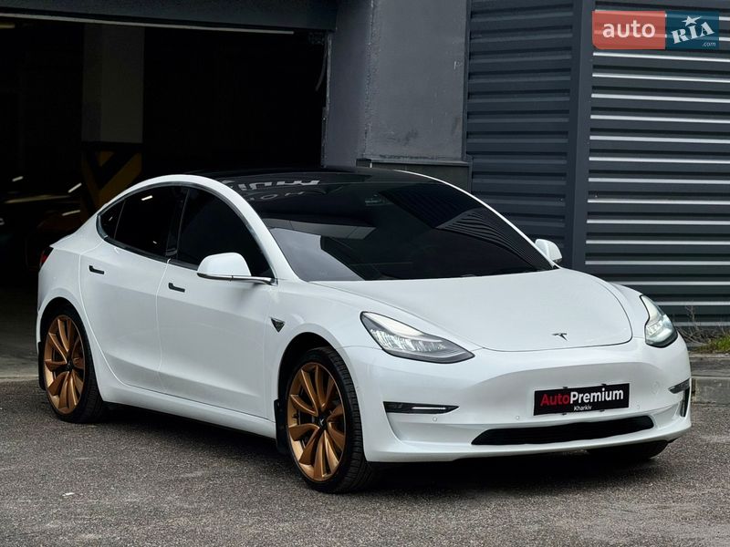 Седан Tesla Model 3 2020 в Харкові