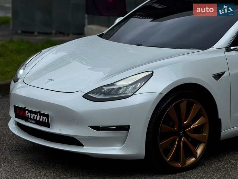 Седан Tesla Model 3 2020 в Харкові