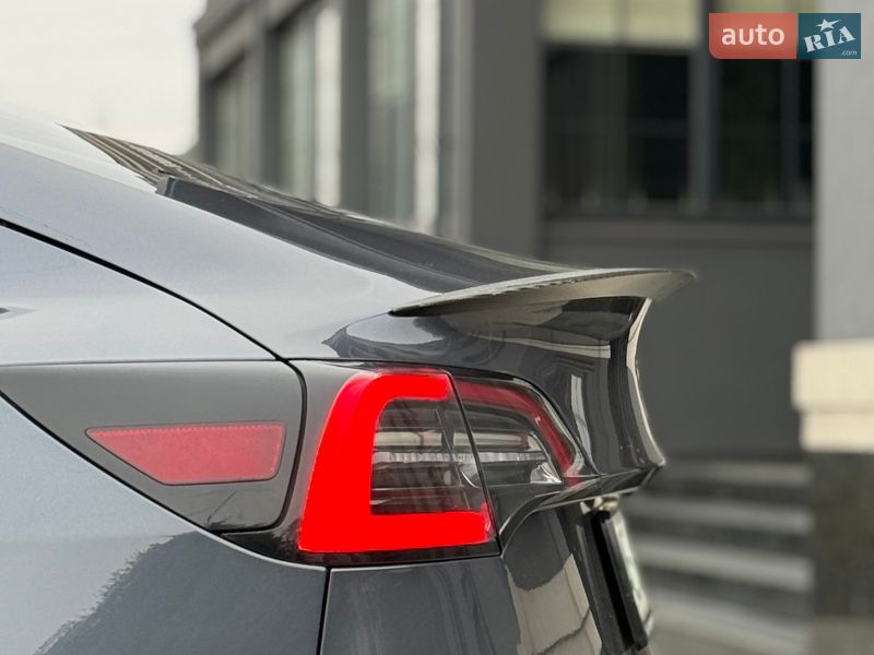 Седан Tesla Model 3 2022 в Дніпрі