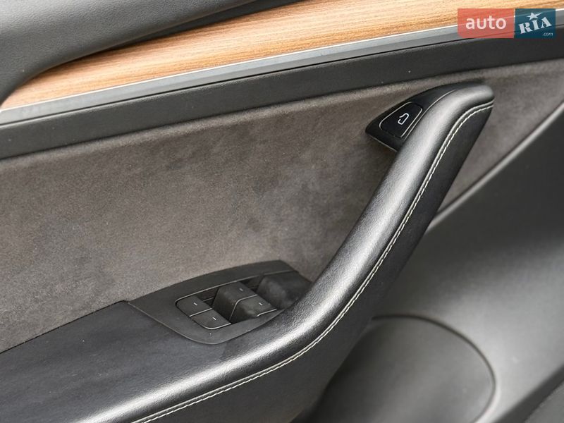 Седан Tesla Model 3 2022 в Дніпрі
